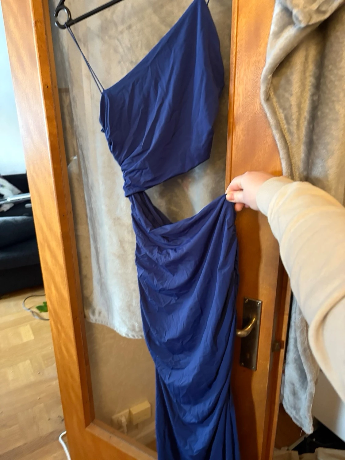 Marinblå långklänning med slits - 1