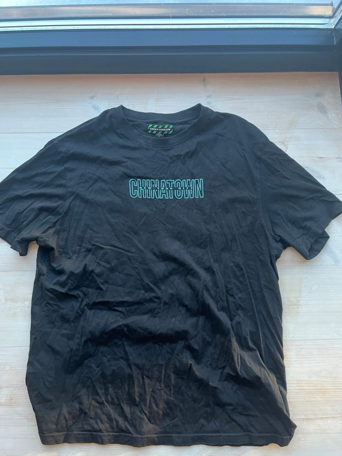 Svart t-shirt Urban Threads strl L med ryggtryck - 2