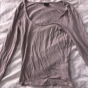 Beige långärmad tröja  - Jättefin tight tröja från BikBok! 