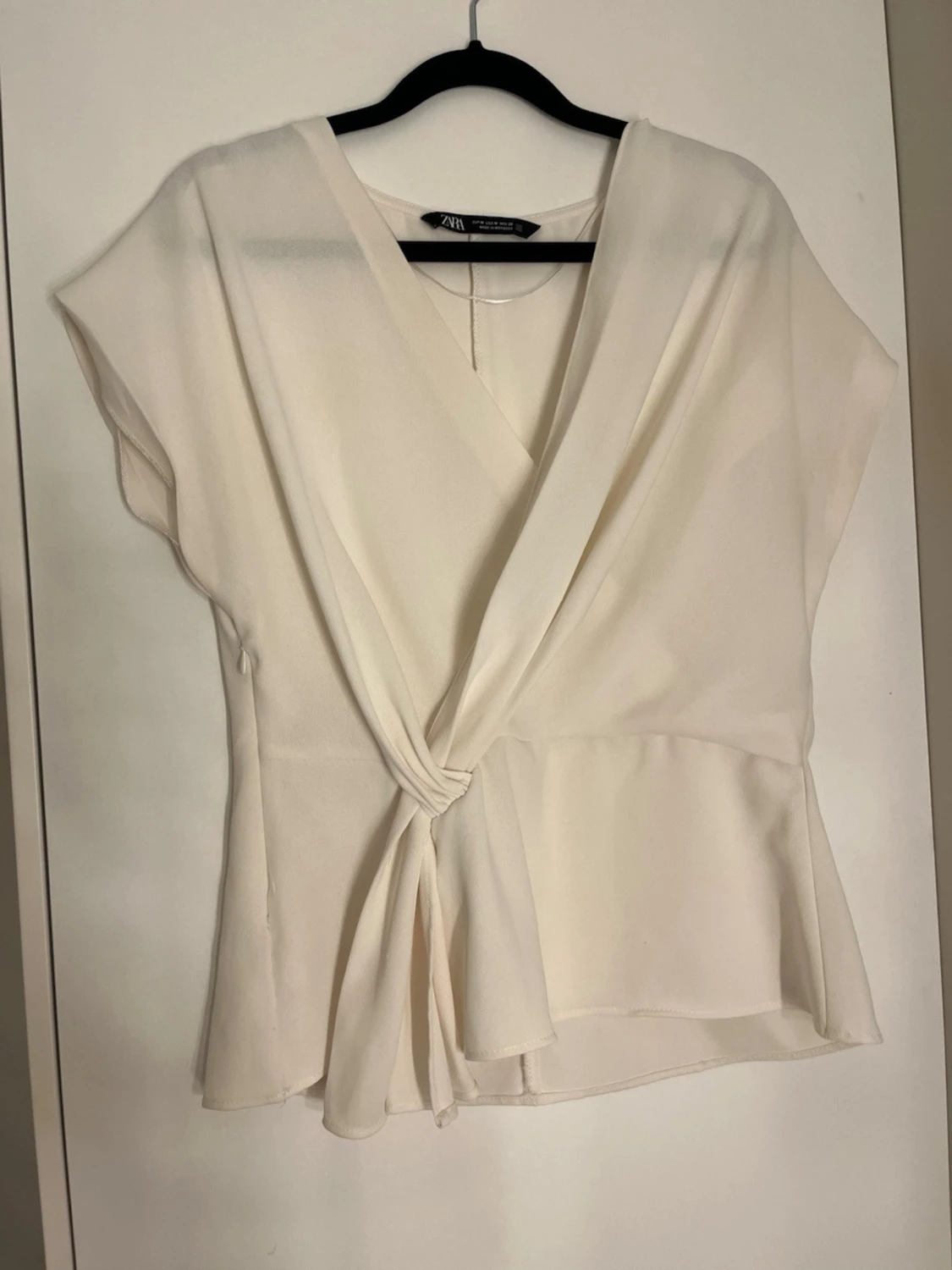 Krämvit omlottblus från Zara