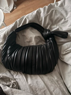 Söt handväska  - Sjukt gullig väska från only ❣️ Skriv för frågor eller fler bilder!! 