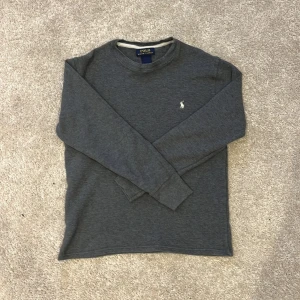Polo Ralph lauren tröja - Snygg polo Ralph lauren tröja🔥 Storlek: S men skulle säga att den mer är Xs Pris: 349kr skick:8/10