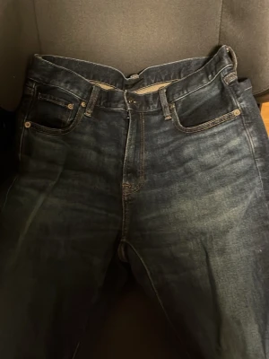 Blå uniqlo jeans - Aldrig använda. Storlek 30/32. Uniqlo jeans.