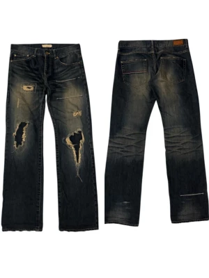 Tommy hilfiger raw jeans - Mörkblå jeans från Tommy hilfigers andra linje ”tommy girl” ‼️Mått och annat på vinted, även billigare där, vinted: lellepojk‼️