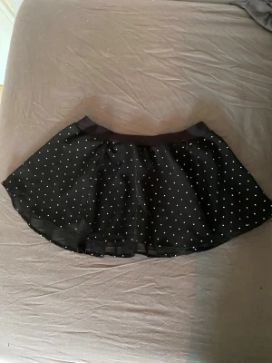 Rave kjol  - Cool glitter kjol att använda som layering piece! Man behöver definitivt byxor eller shorts under, perfekt för rave eller festival! 