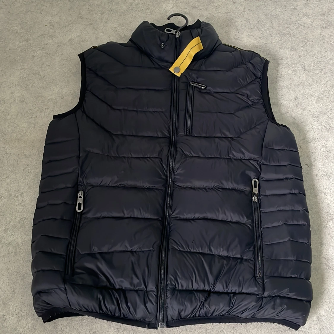 Svart dunväst från Parajumpers M