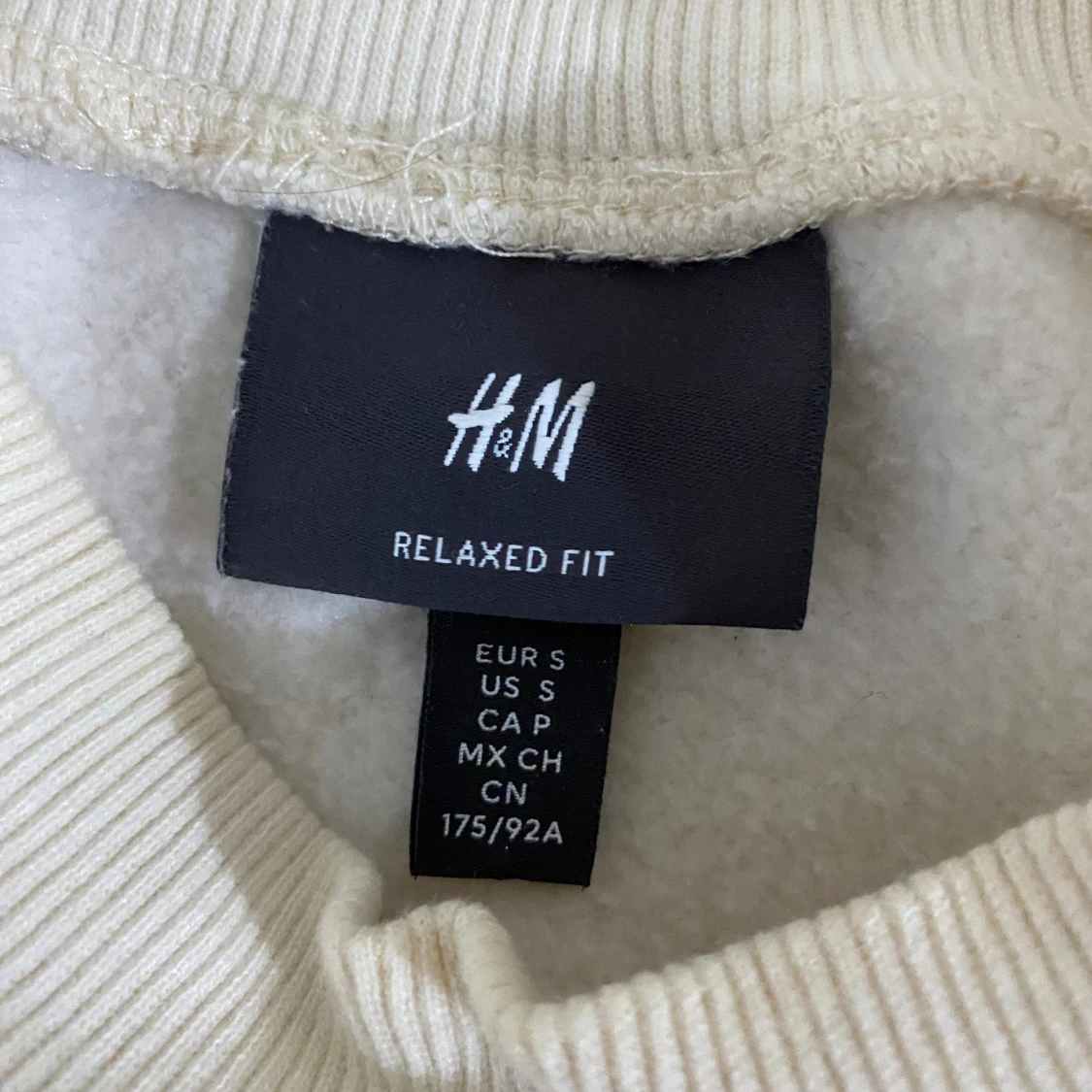 Vit sweatshirt med rund hals - 1