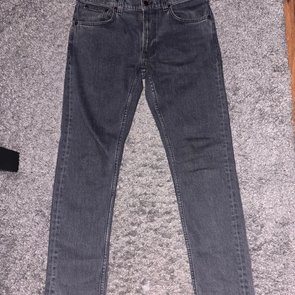 Grå Lean Dean jeans från Nudie Jeans