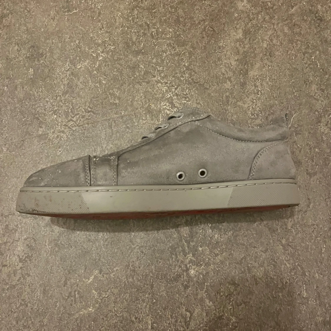 Loubs i Grå mockasneakers från Christian Louboutin - 3