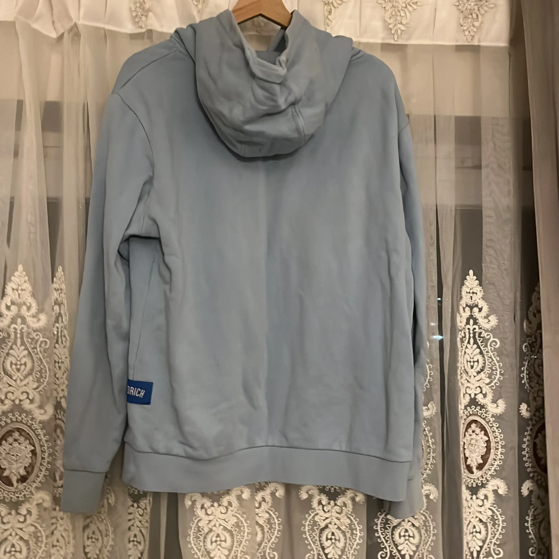 Ljusblå hoodie från Hoodrich - 1