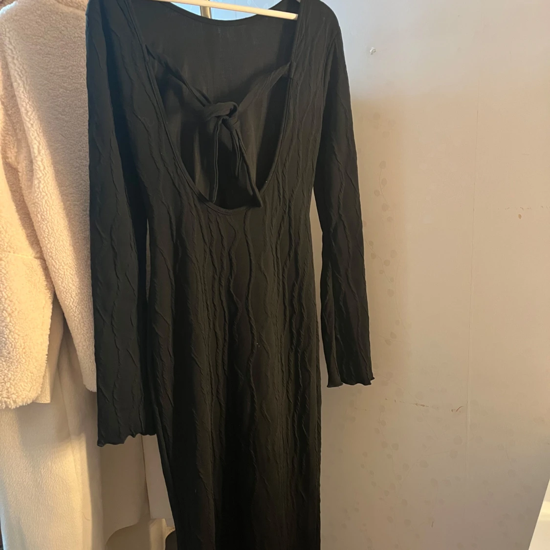 Svart långärmad klänning från SHEIN - 1