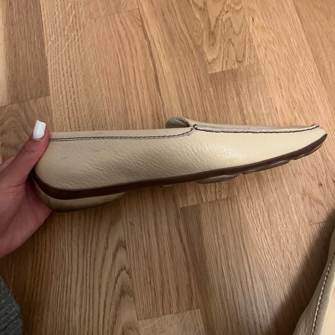 Beige vintage loafers från Miu Miu i skinn - 2