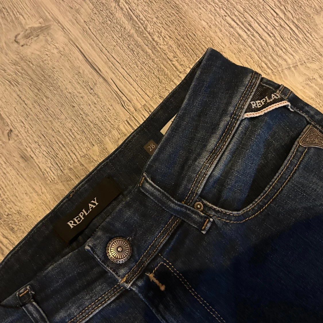Mörkblå Replay jeans, storlek 28 - 2