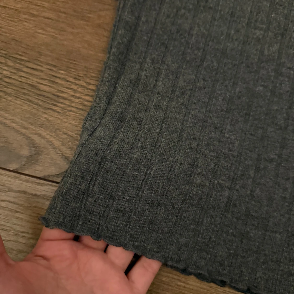 Mörkgrå ribbad polotopp ärmlös - 1