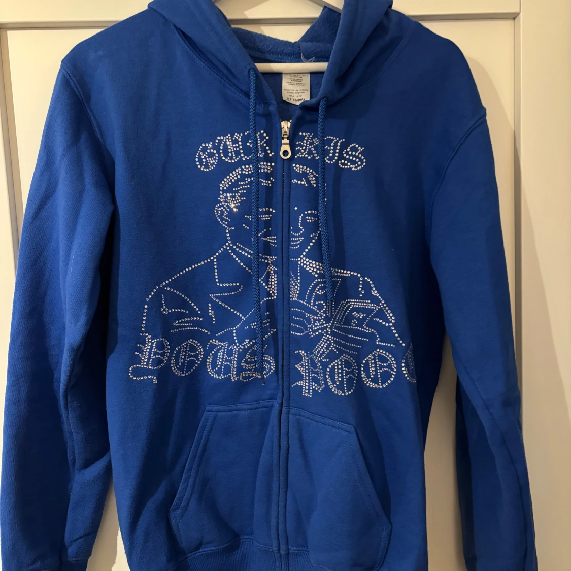 Blå hoodie med rainstones. Gurkis Merch