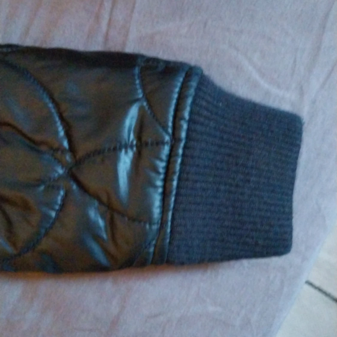 Svart quiltad pufferjacka från Adidas - 4