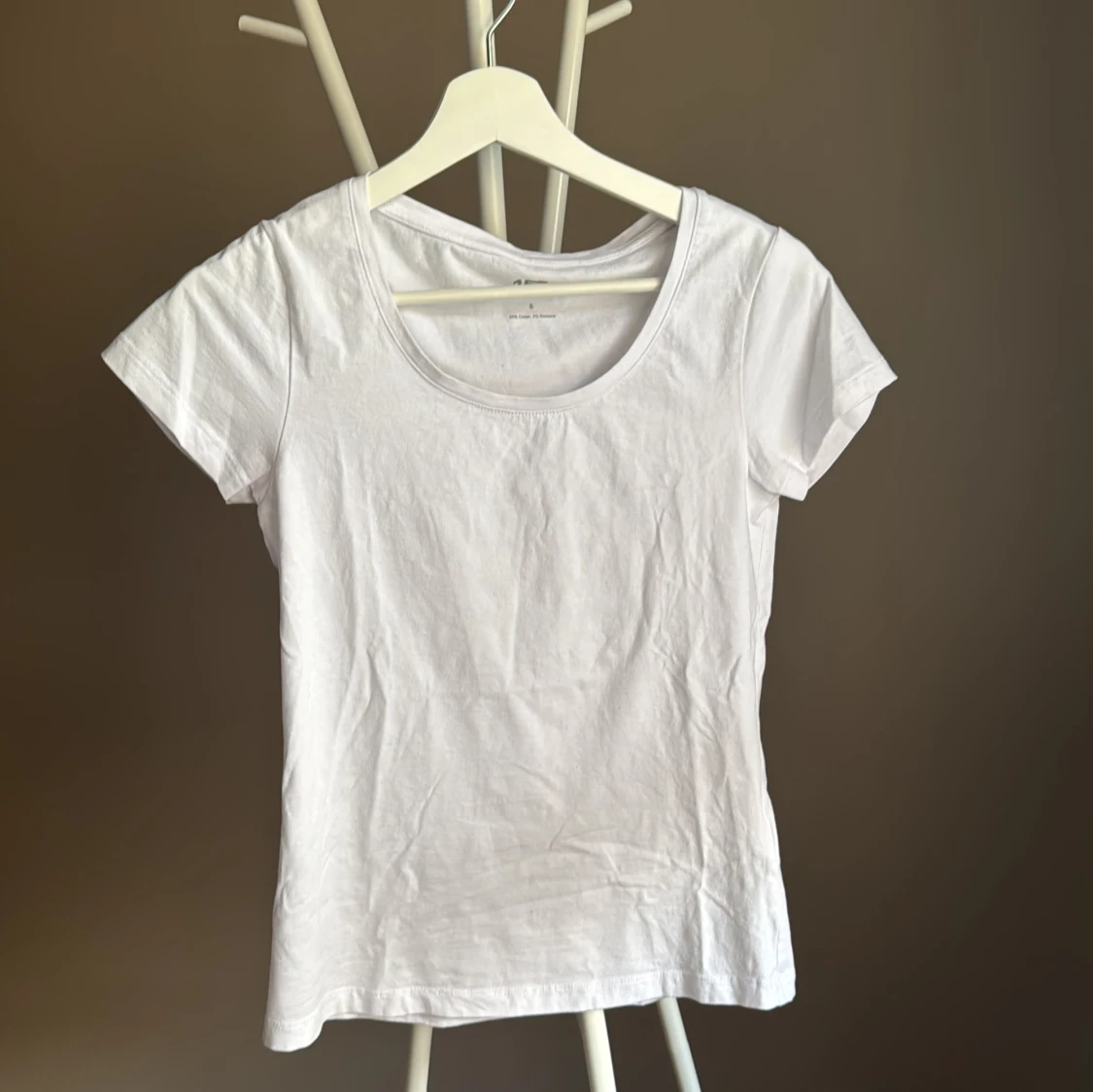 Vit basic t-shirt från 157, S