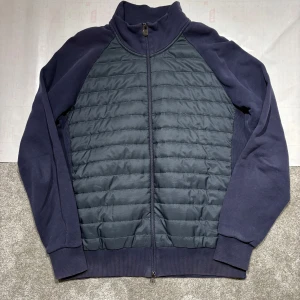 Colmar Cardigan - Hej! Säljer nu min jacka från märket Colmar, storlek L, bra skick. Tveka inte på att höra av dig om du har frågor eller funderingar kring jackan!