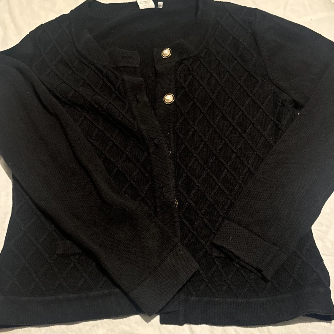 Svart kofta med guldknappar - 2
