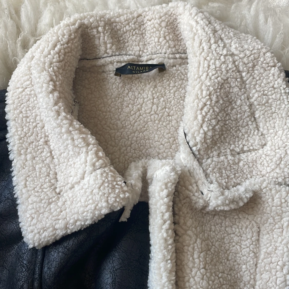 Svart teddyjacka från Altamira Milano - 2