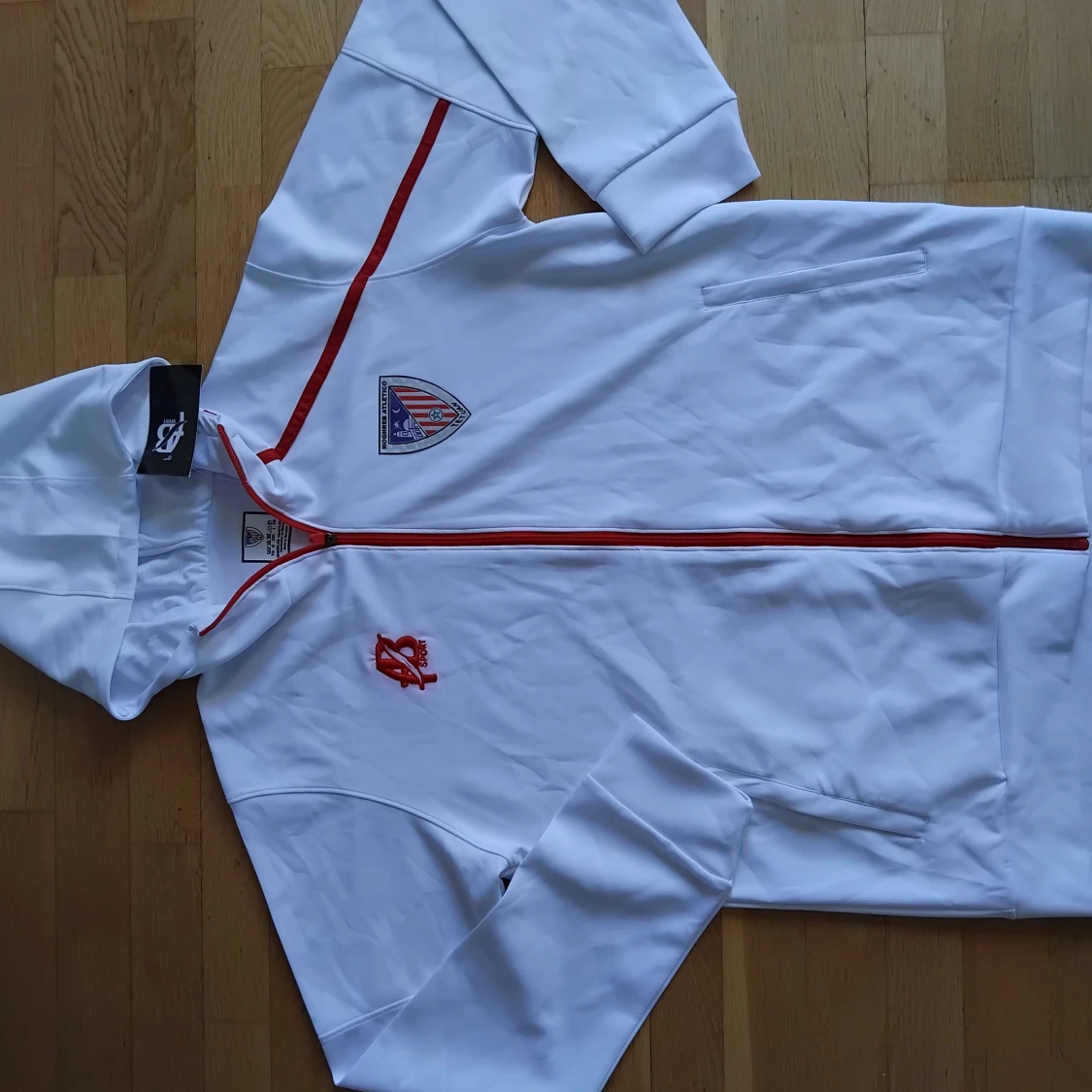 Vit sportig vindjacka Moghreb Athletic Marocko 