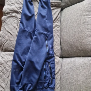 Marin blå nike airmax träningsbyxor - passar för träning