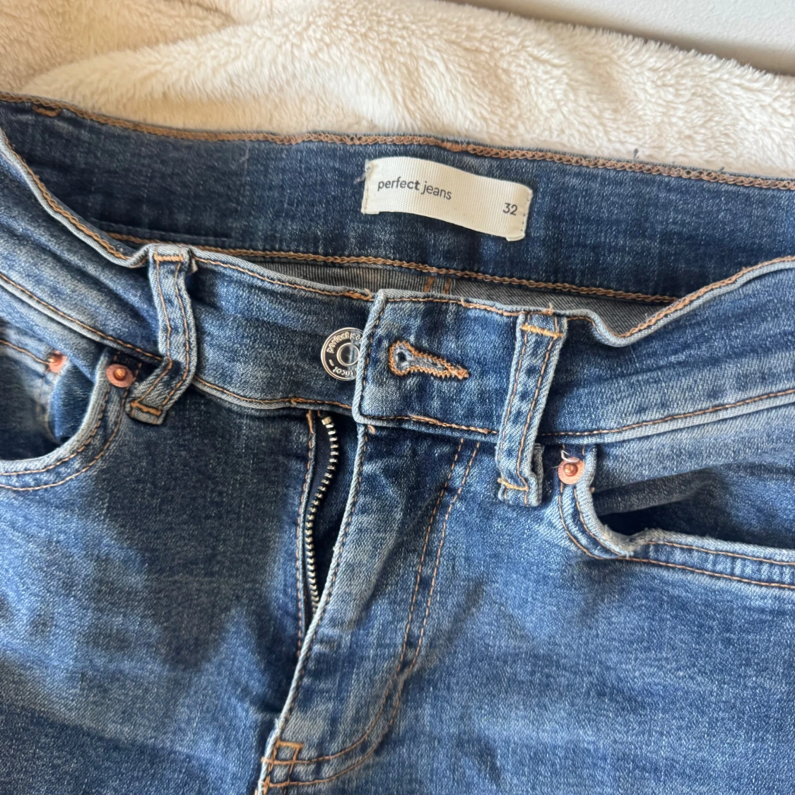 Blå slitna jeans från Perfect Jeans - 2