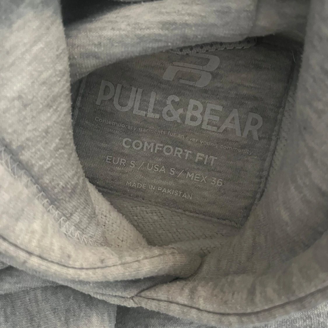 Grå hoodie från Pull&Bear S - 1