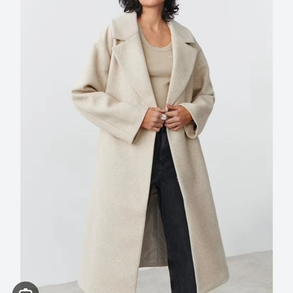 Beige kappa från Gina Tricot med bälte - 1