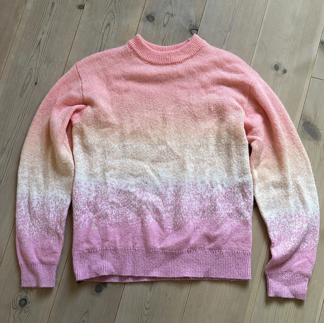 Pastellrosa stickad tröja