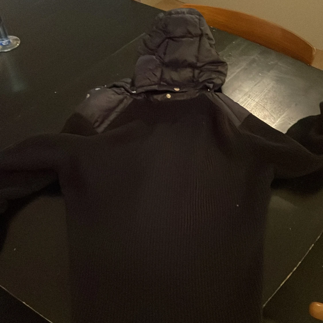 Svart Moncler pufferjacka med huva - 4