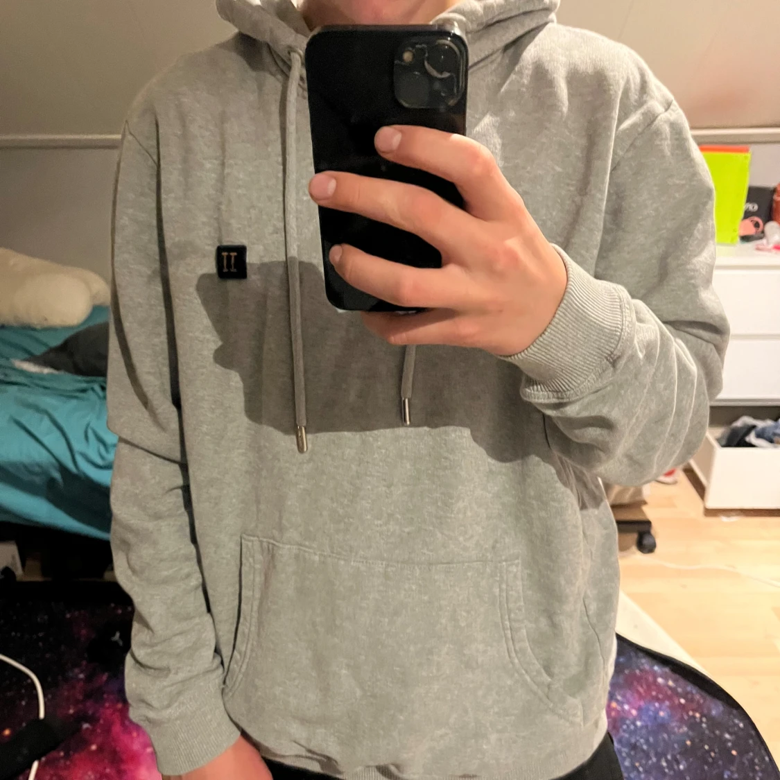 Grå hoodie från Les Deux - 4