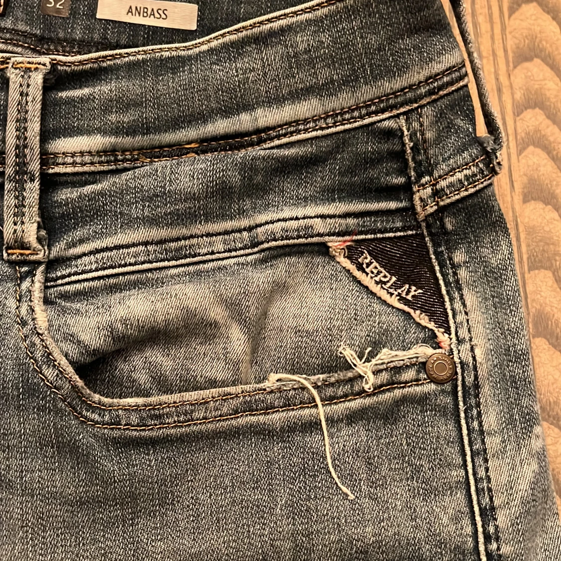 Replay Anbass jeans i tvättad blå - 2