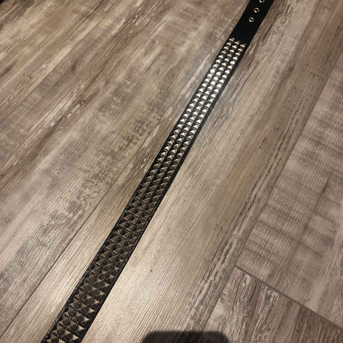 Svart nitarbälte i skinn!! - 2