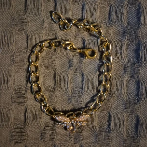 Guld armband  - GRATIS GÅVA MED VARGE ORDER!! Supertrendig stockholmsstil tjejer, ring guld. Vinter ring smycke. Gjord av stål, jag svarar och skickar alltid snabbt!