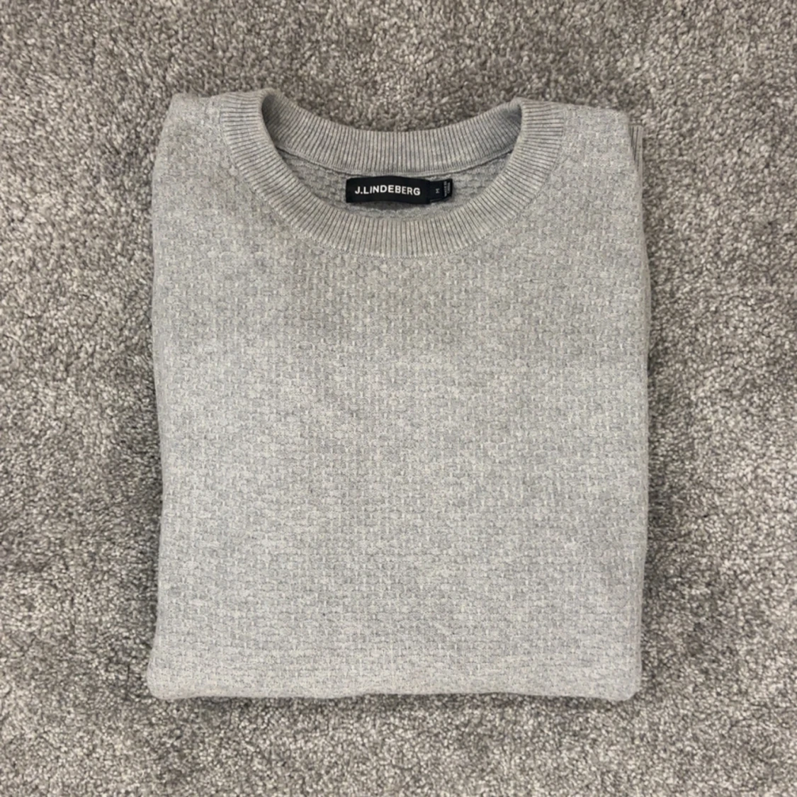 Grå stickad tröja från J.Lindeberg - 1