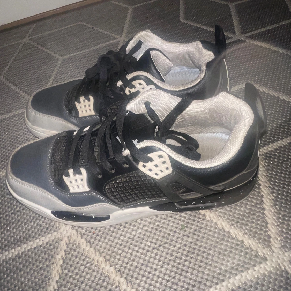 Nike Air Jordan 4 svart/vit strl 40 - 1