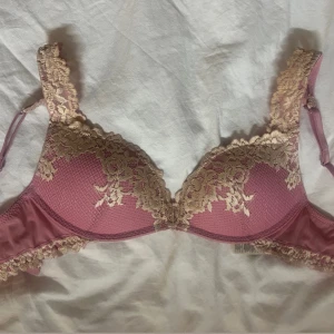 Super fin bh💓 - Säljer min jätte fina intimissimi bh, knappt använd. Säljer då den inte passar💓