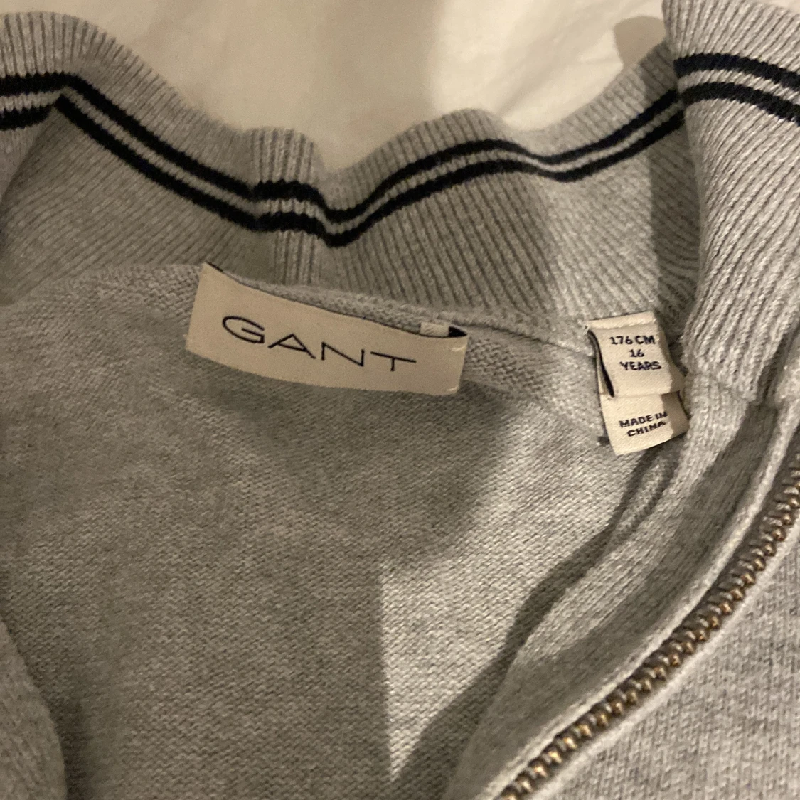 Grå half zip tröja från GANT - 1