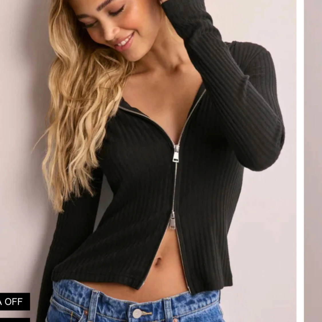 Svart ribbad kofta med dragkedja