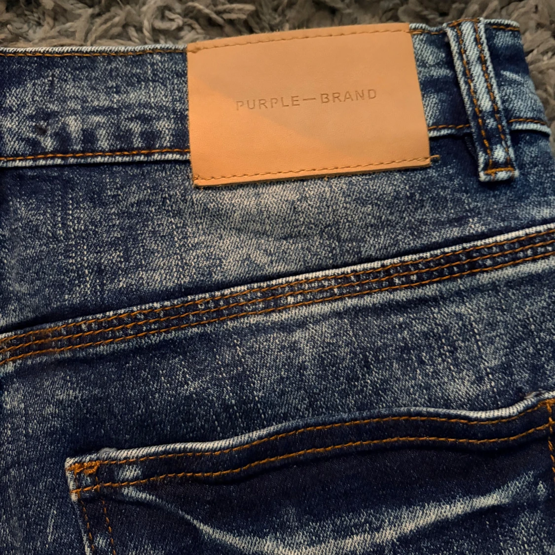 Blå distressed jeans från Purple Brand - 3