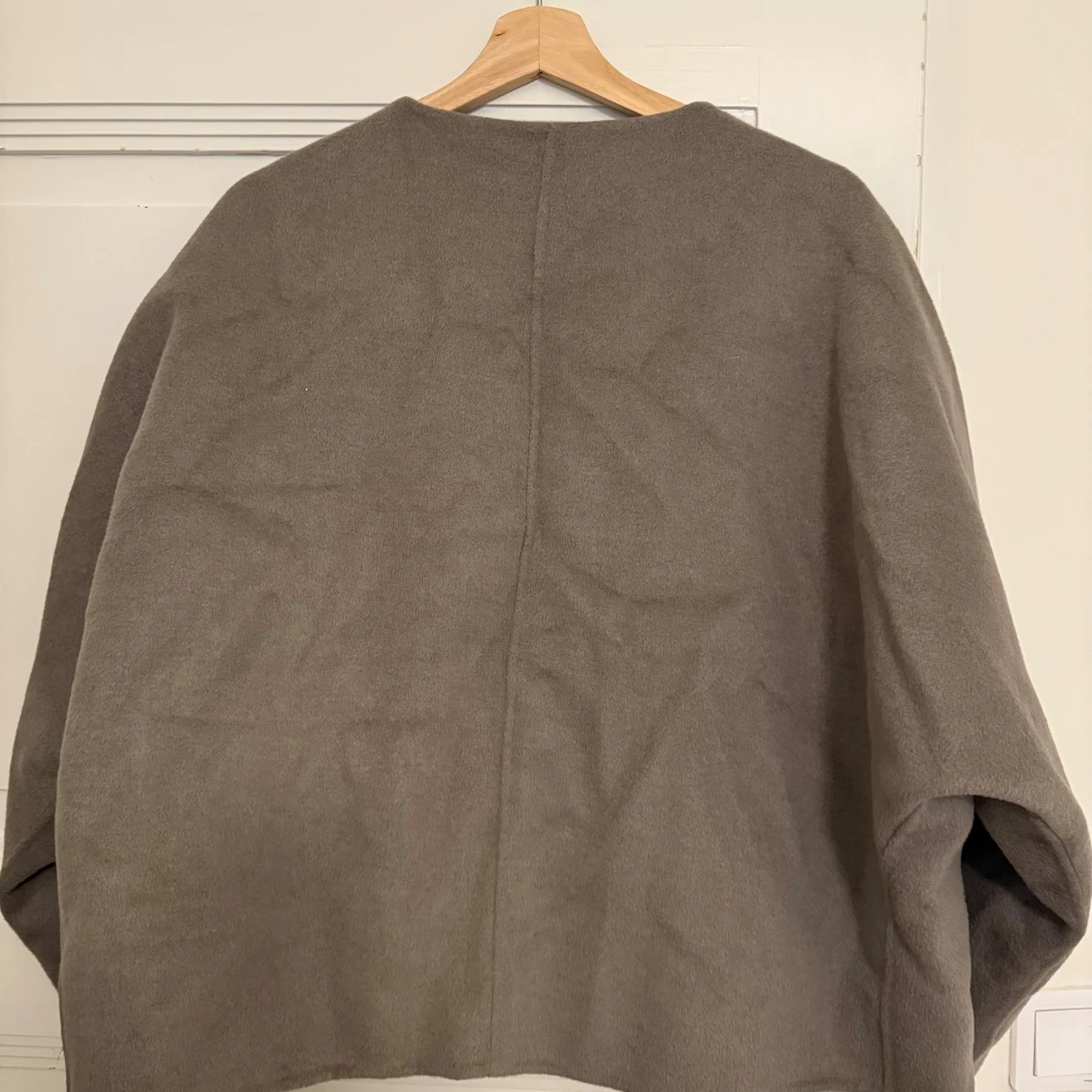 Grå kavaj från Zara med knappar - 2