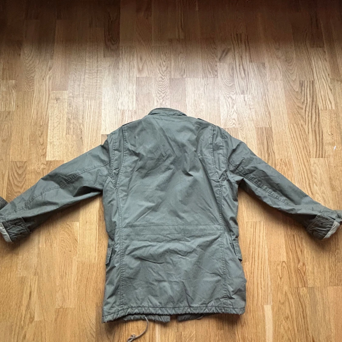 Olivgrön armyjacka med snörning  - 4