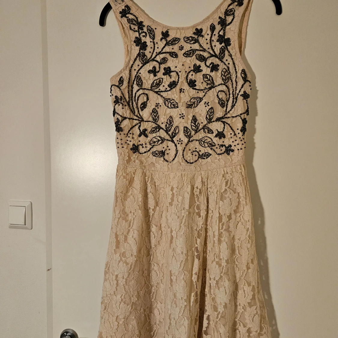 Beige spetsklänning från Zara