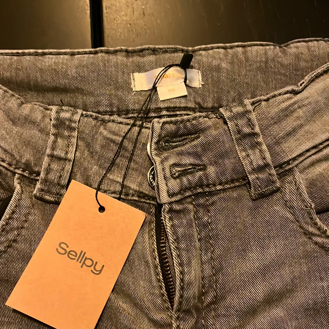 Grå jeansbyxor från Salt - 1