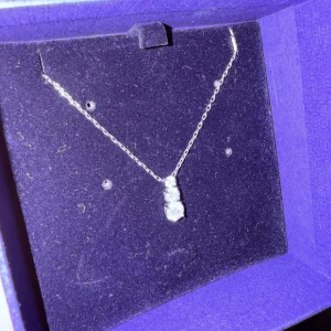 Halsband  - Vid köp av två eller fler får du dessutom välja en present 🎁❤️ (presenterna kan jag visa i DM eftersom de inte finns upplagda här).