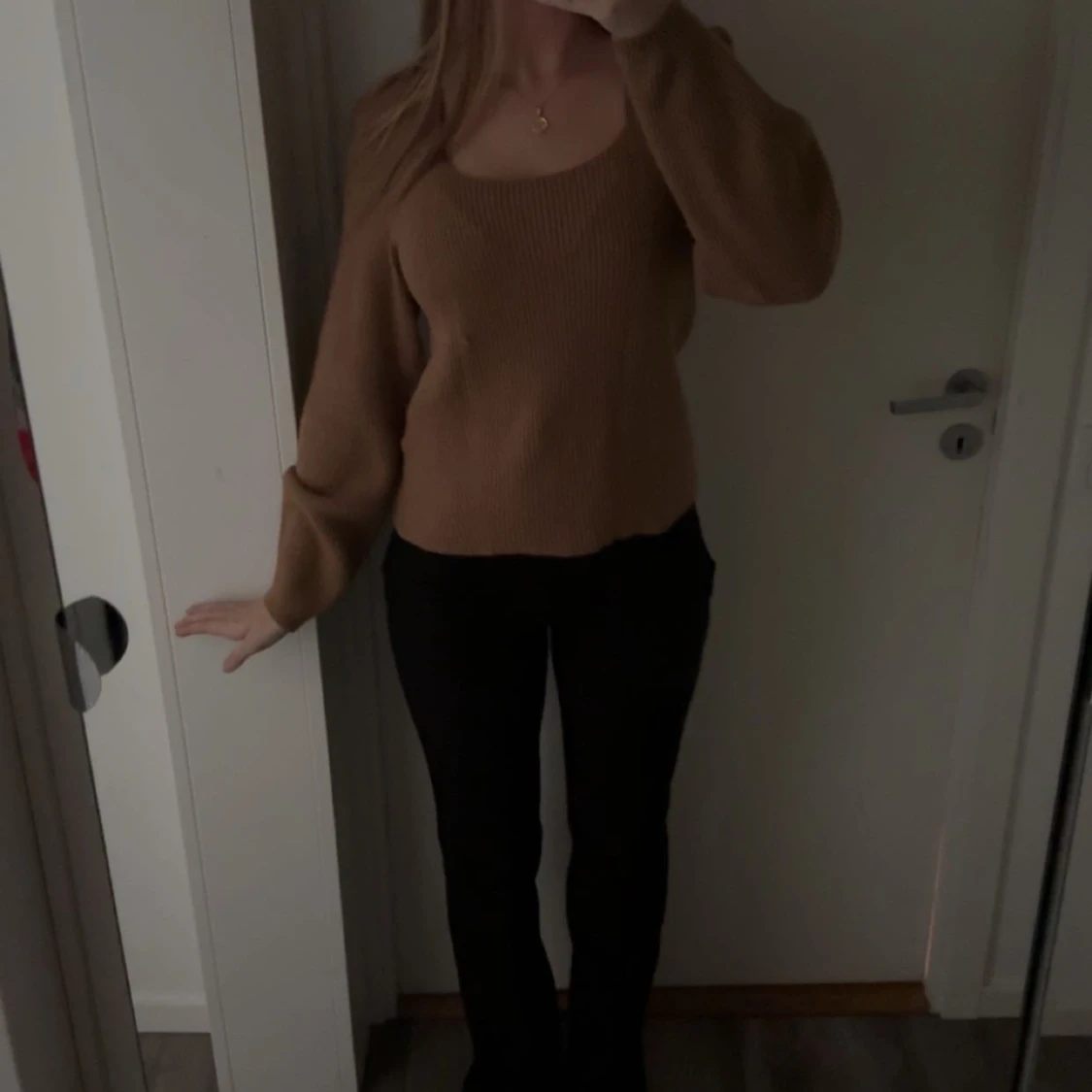 Beige stickad tröja med vid ärm - 3