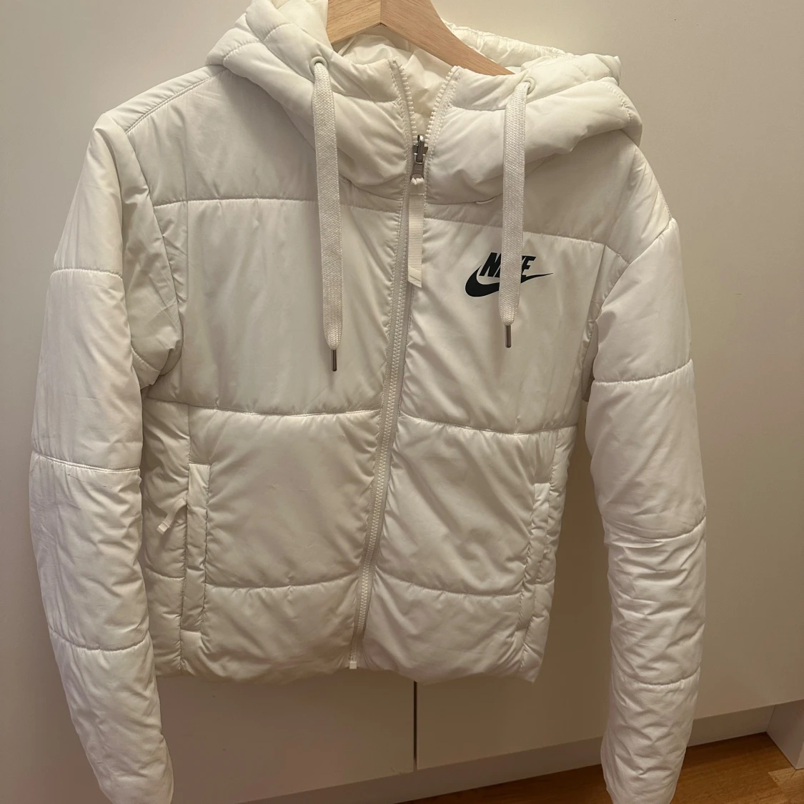 Vit Nike jacka