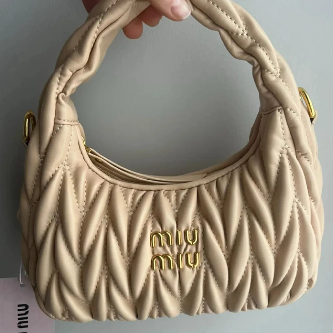 Beige quiltad handväska från Miu Miu - 1