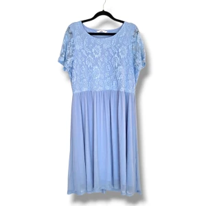 Klänning Felicia | Linda-Marie | 42/44 - Klänningen Felicia från Linda-Maries kollektion med Ellos.  Storlek 42/44.  Endast testad.